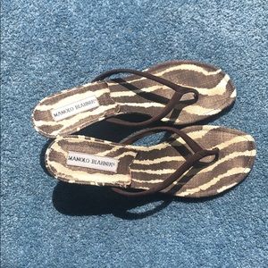 MANOLO BLAHNIK kitten heel sandal